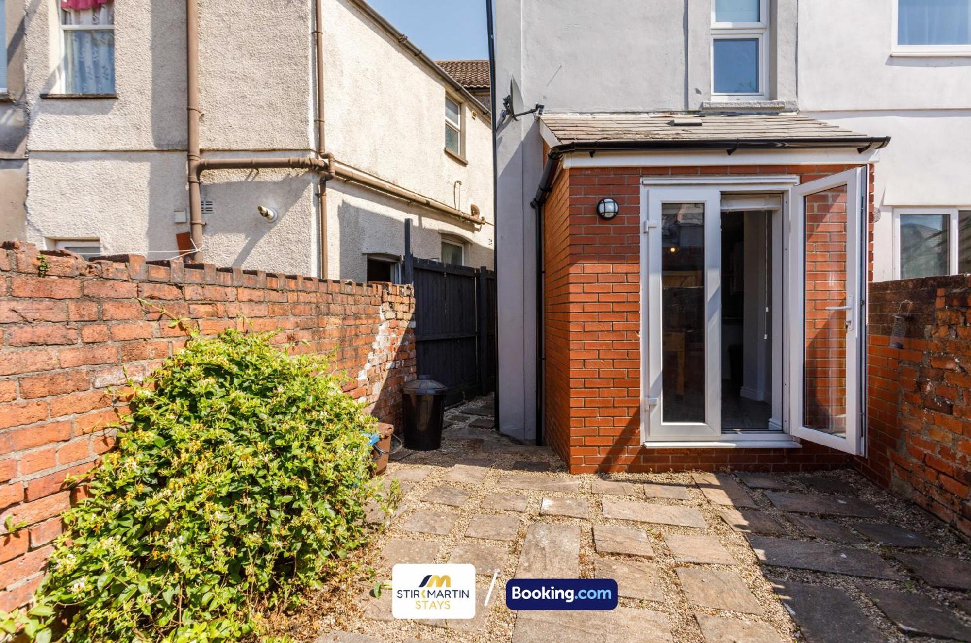 Comfy 3Bed House By Stirkmartin Stays Short Lets & Serviced Accommodation Cardiff With Free Parking & 8Mins To City Centre Exteriör bild