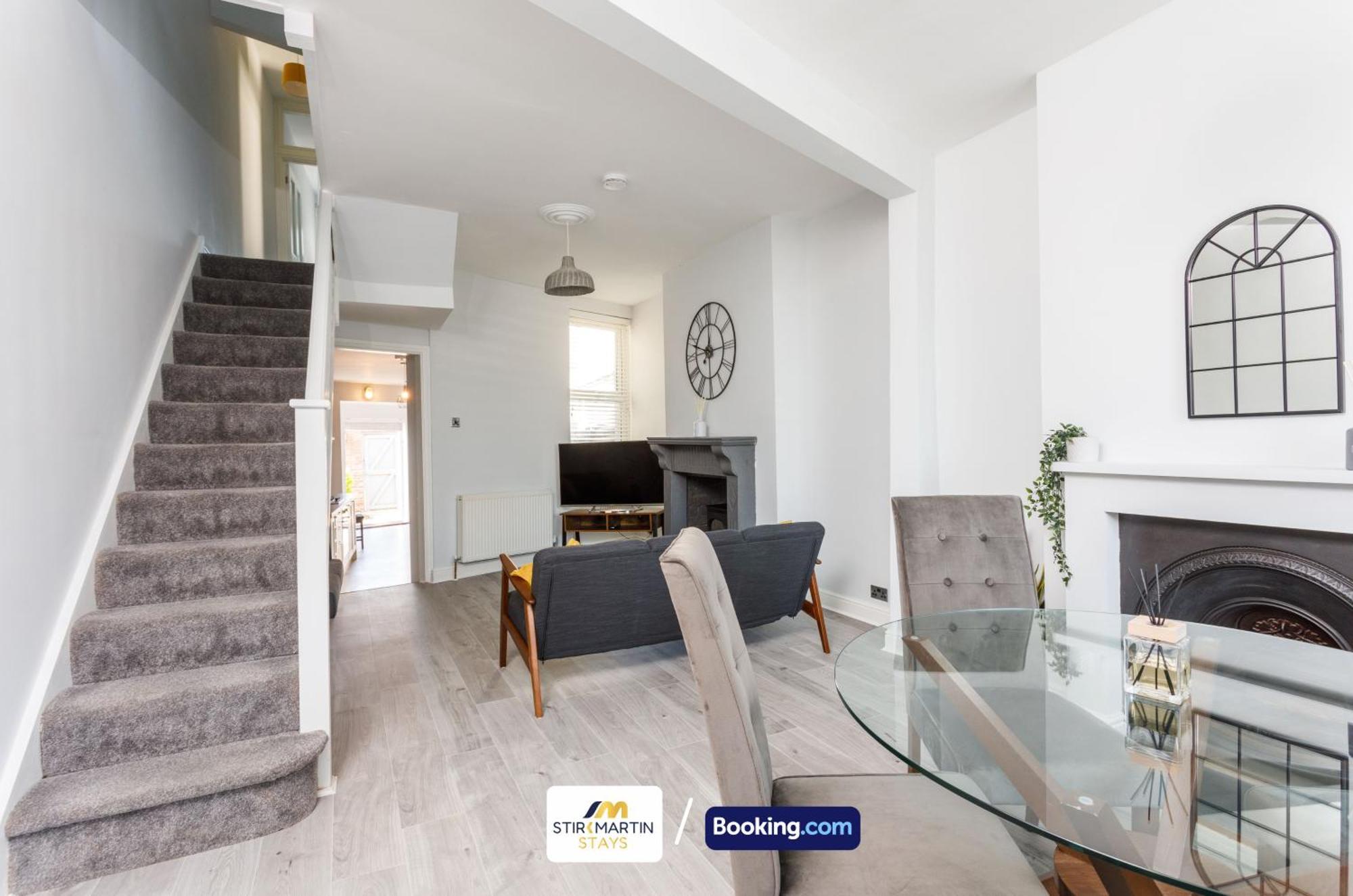 Comfy 3Bed House By Stirkmartin Stays Short Lets & Serviced Accommodation Cardiff With Free Parking & 8Mins To City Centre Exteriör bild
